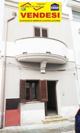 CENTRALISSIMO APPARTAMENTO CON SCANTINATO in Vendita